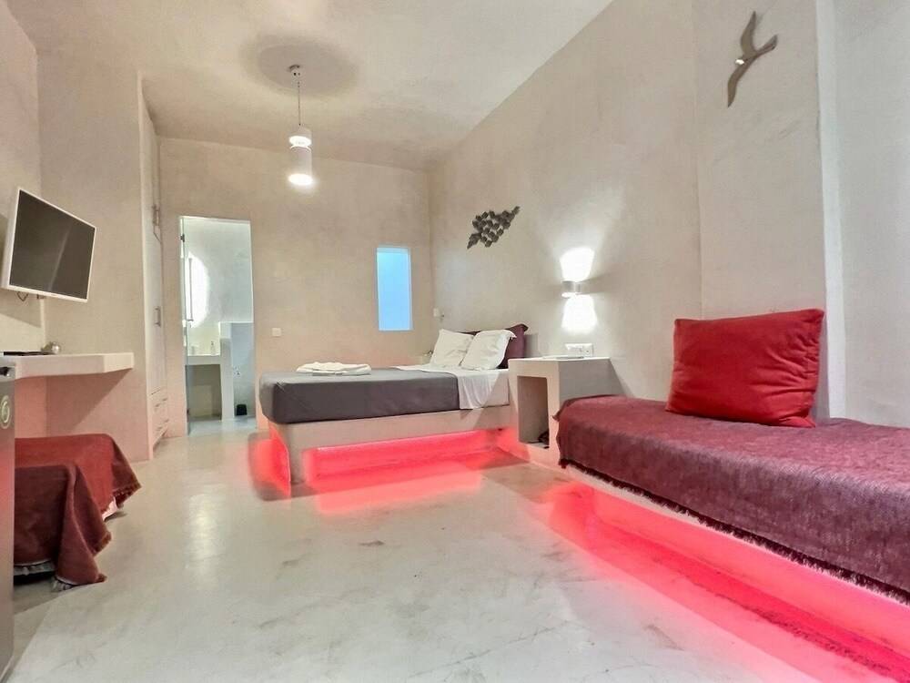 The Muses of Santorini Private Jacuzzi Suites 1
