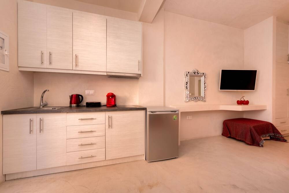 The Muses of Santorini Private Jacuzzi Suites 2