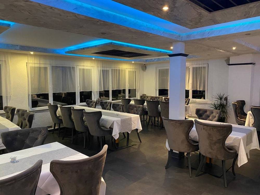 Louis Hotels 1