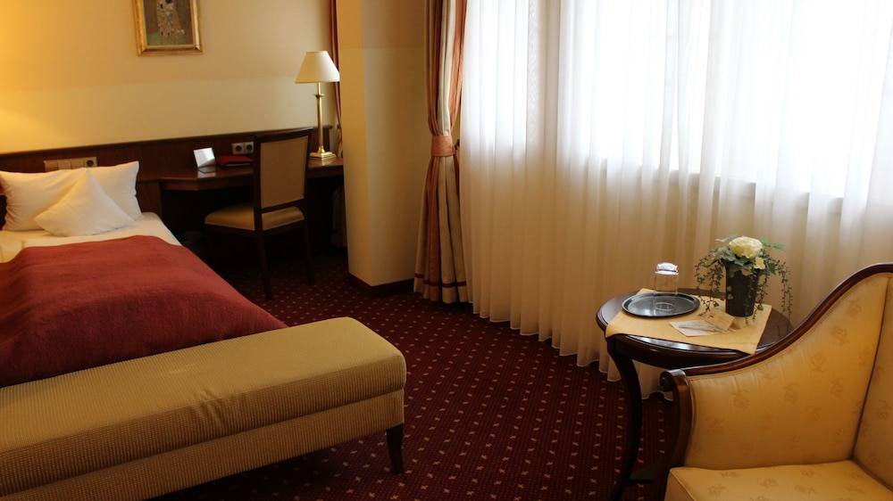 Landhotel Zum Hessenpark 1