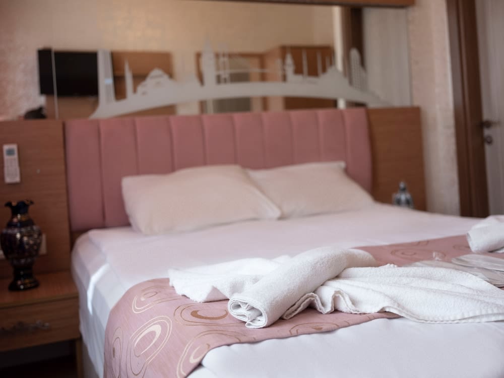 Hotel Megaron 2