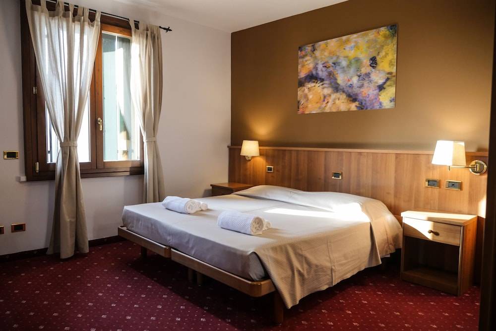 VILLANOVA HOTEL 1