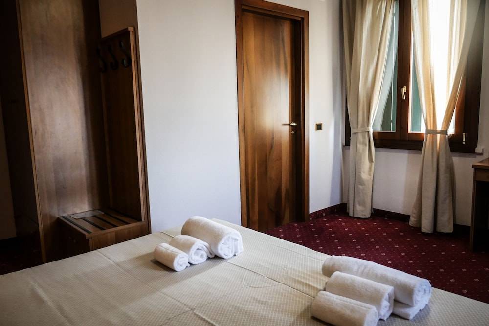VILLANOVA HOTEL 2
