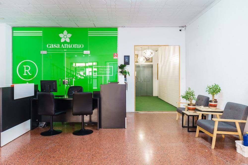 Hostal Casa Antonio by Vivere Stays 2