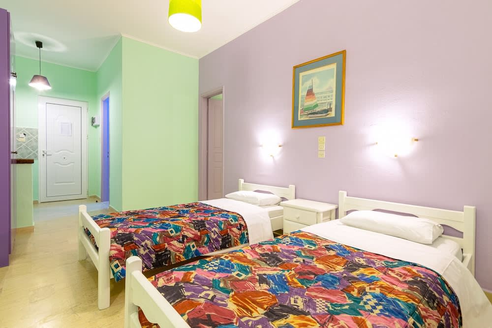 Ni-Mar Studios & Apartments 2