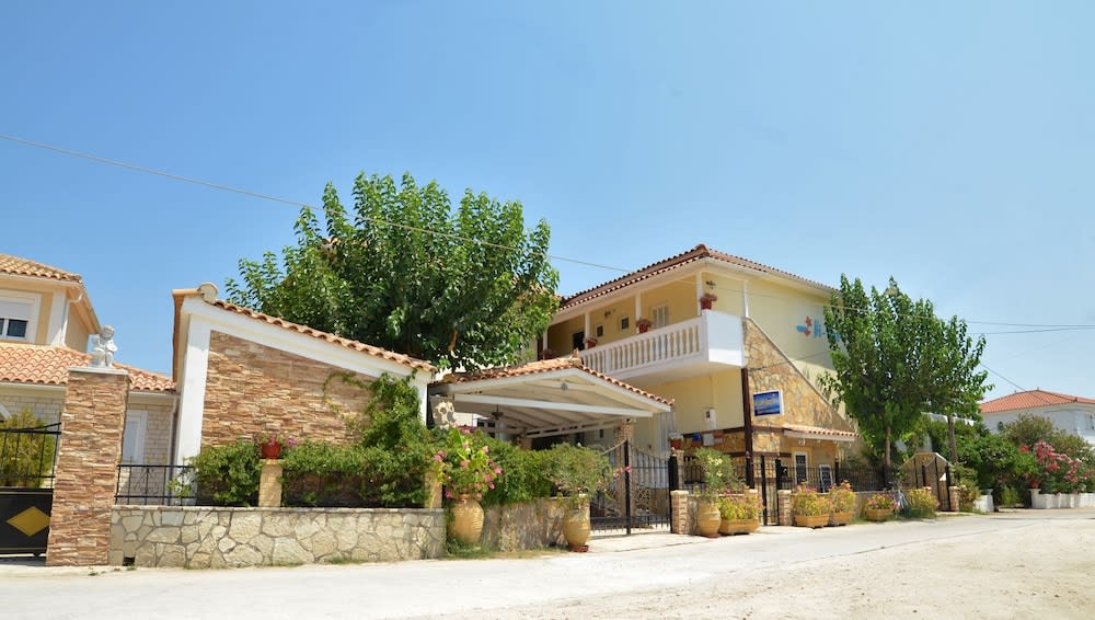 Ni-Mar Studios & Apartments 1
