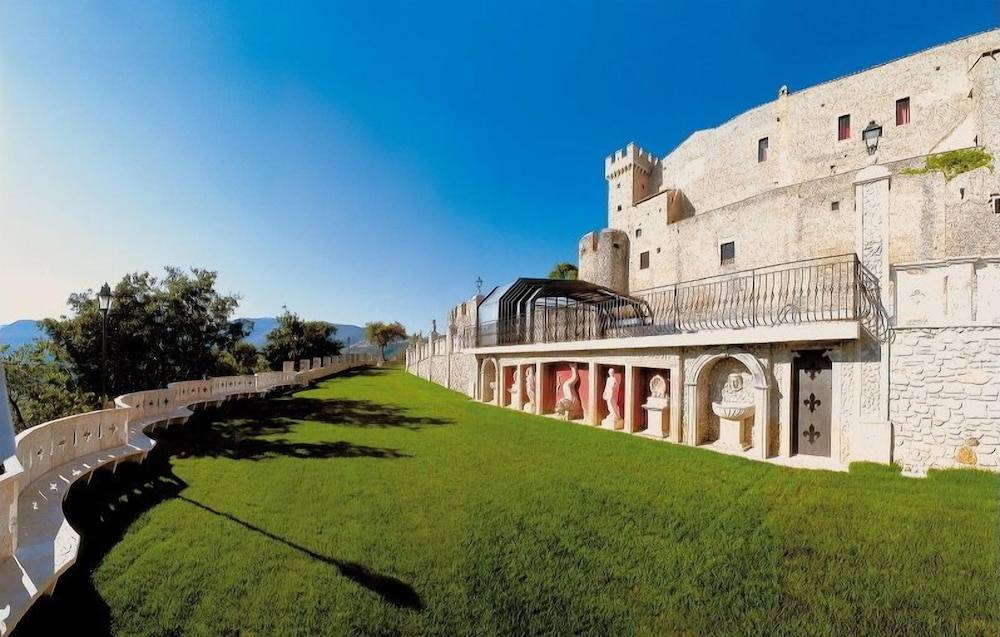 Castello Orsini Hotel 1