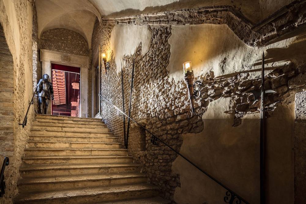 Castello Orsini Hotel 2