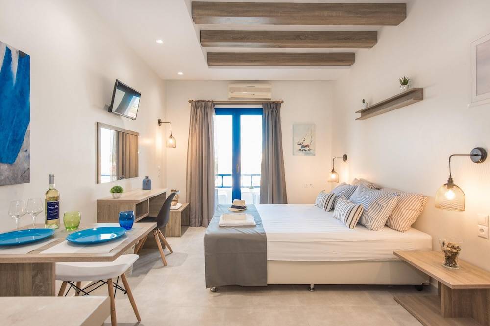 Mikes Beach Lux 1