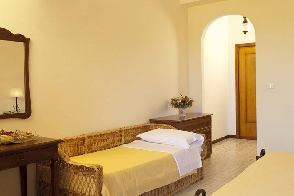 Hotel Paradiso 2
