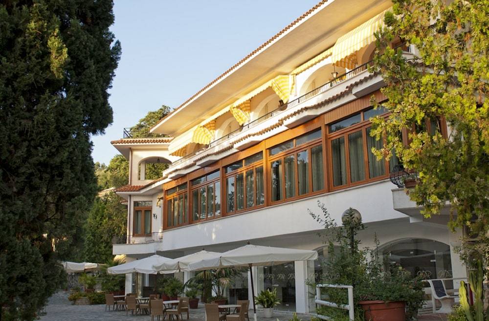 Hotel Paradiso 1