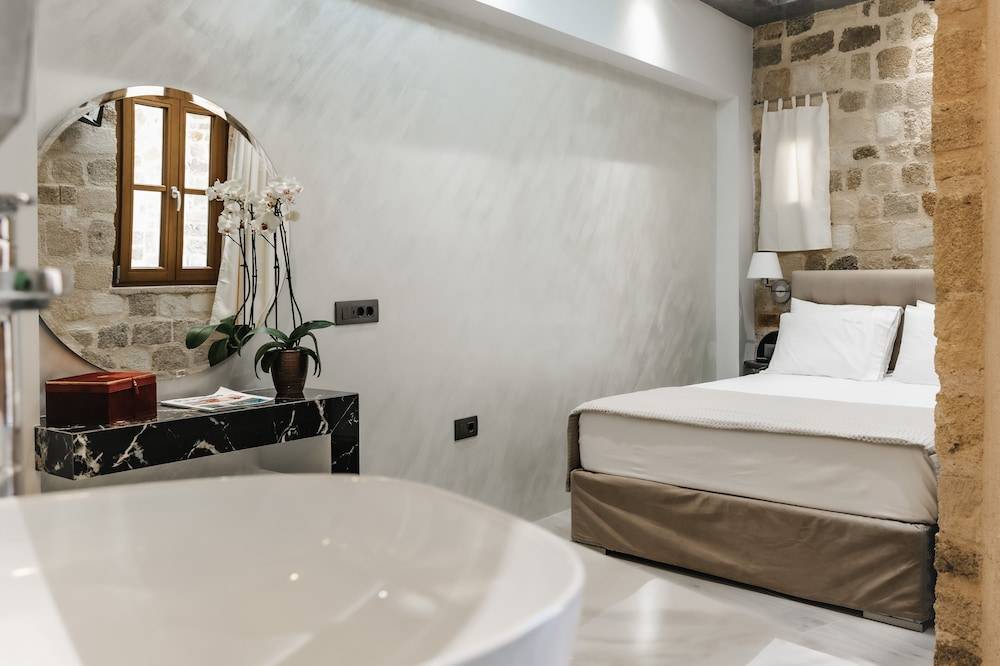 Chateau Anax Luxury suites 2