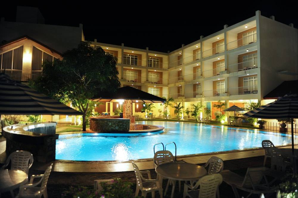 Avenra Garden Hotel 1