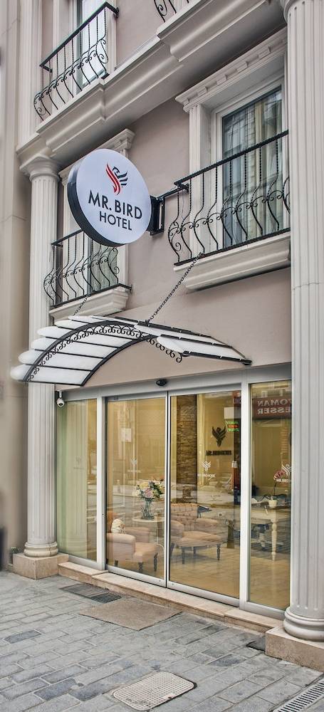 Mr. Bird Hotel 1