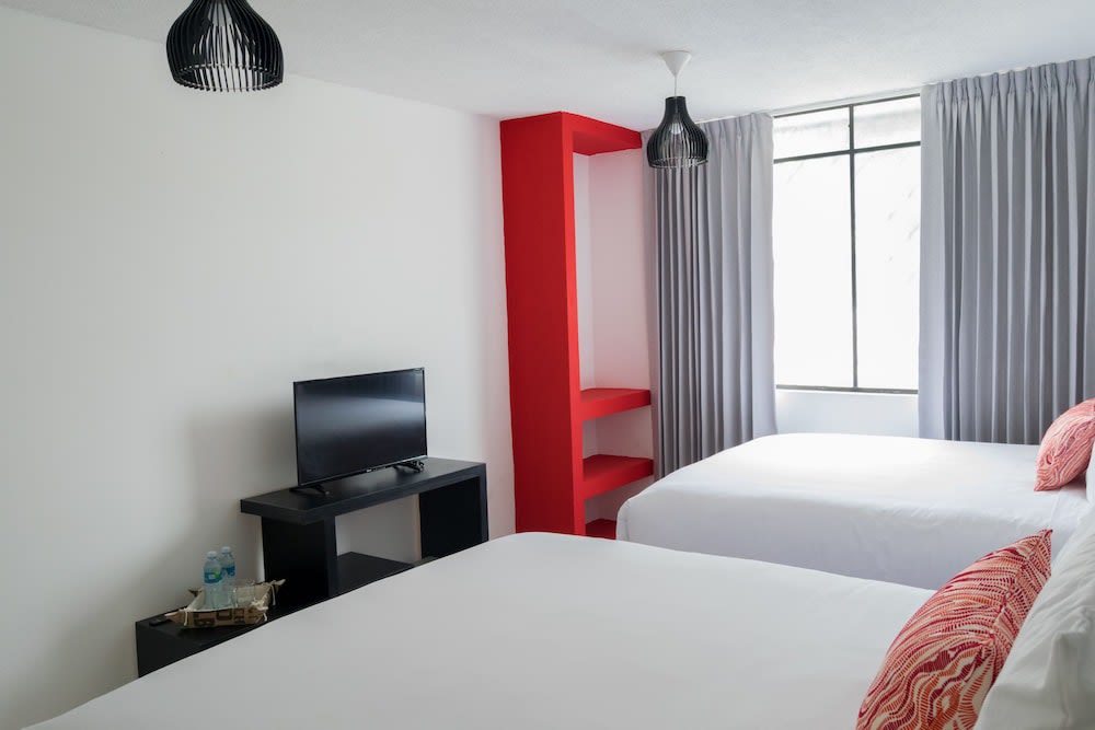 In & Out Hotel 2