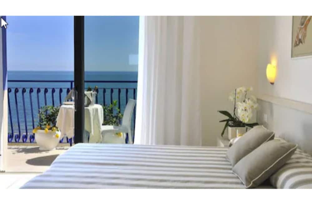 Hotel Plaza Esplanade 1