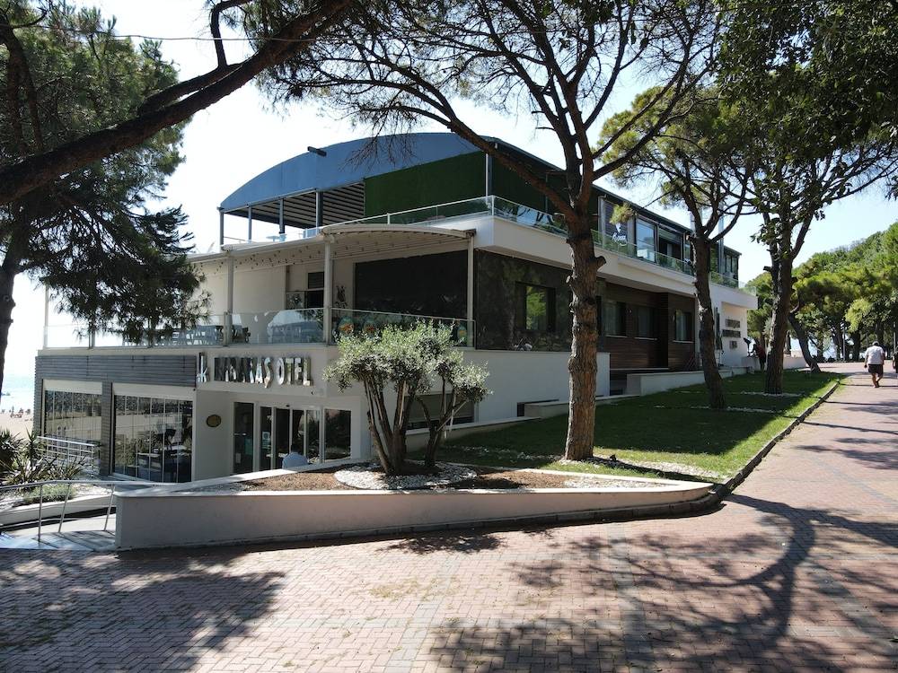 Karakas Hotel 1