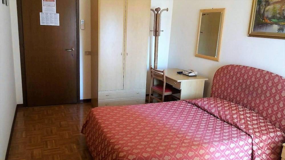 Hotel St. Louis 2