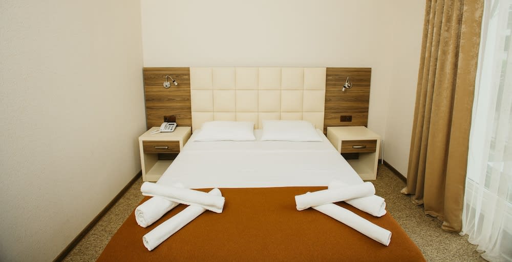City Hotel 1