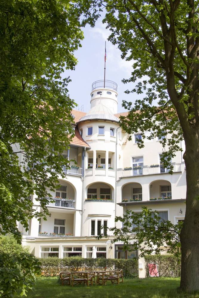 Waldschloss Parow 1