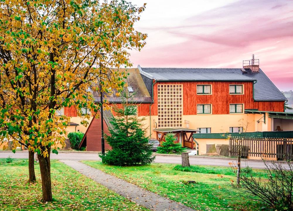 Ferienhotel Goldhübel 1