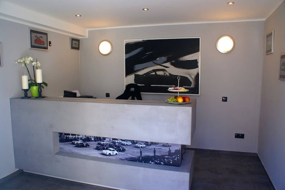 Fast Lane Hotel 2
