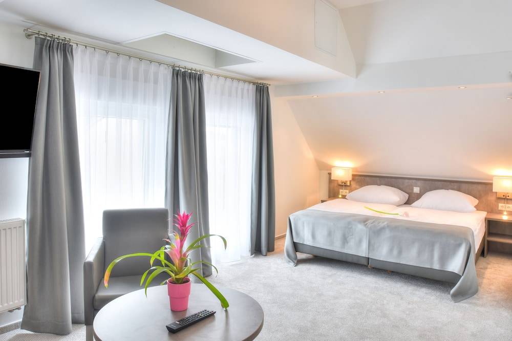 Fast Lane Hotel 1