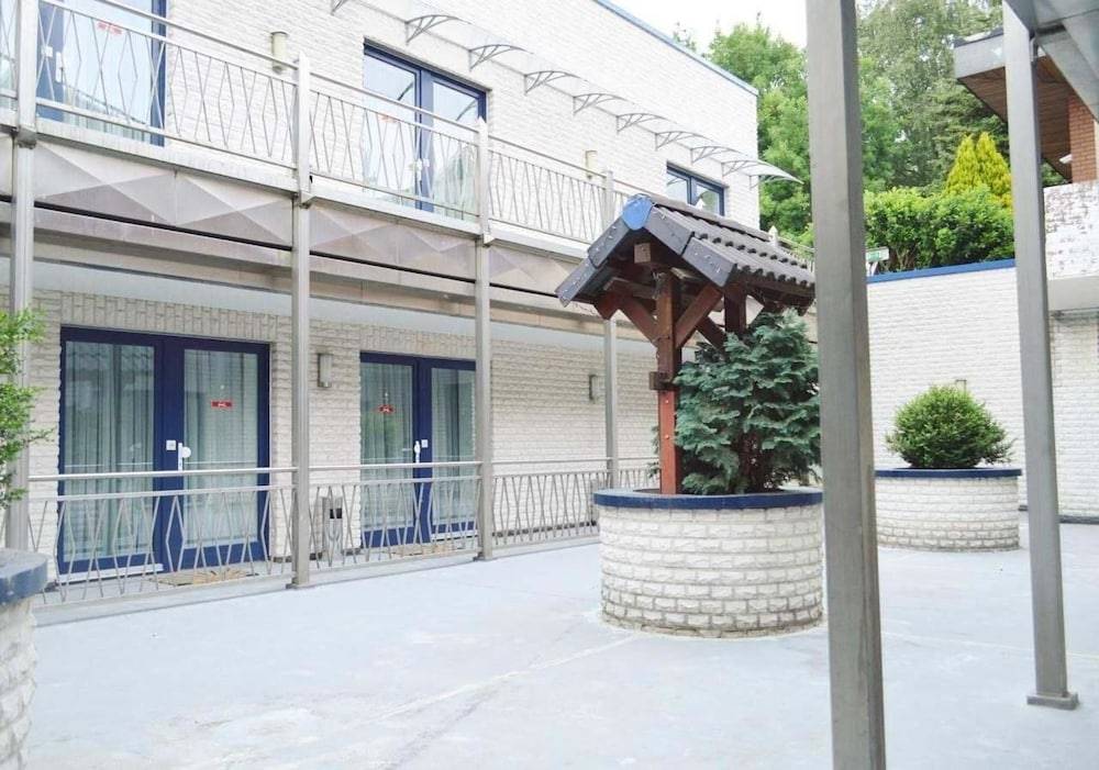 Hotel B8 Voerde 1