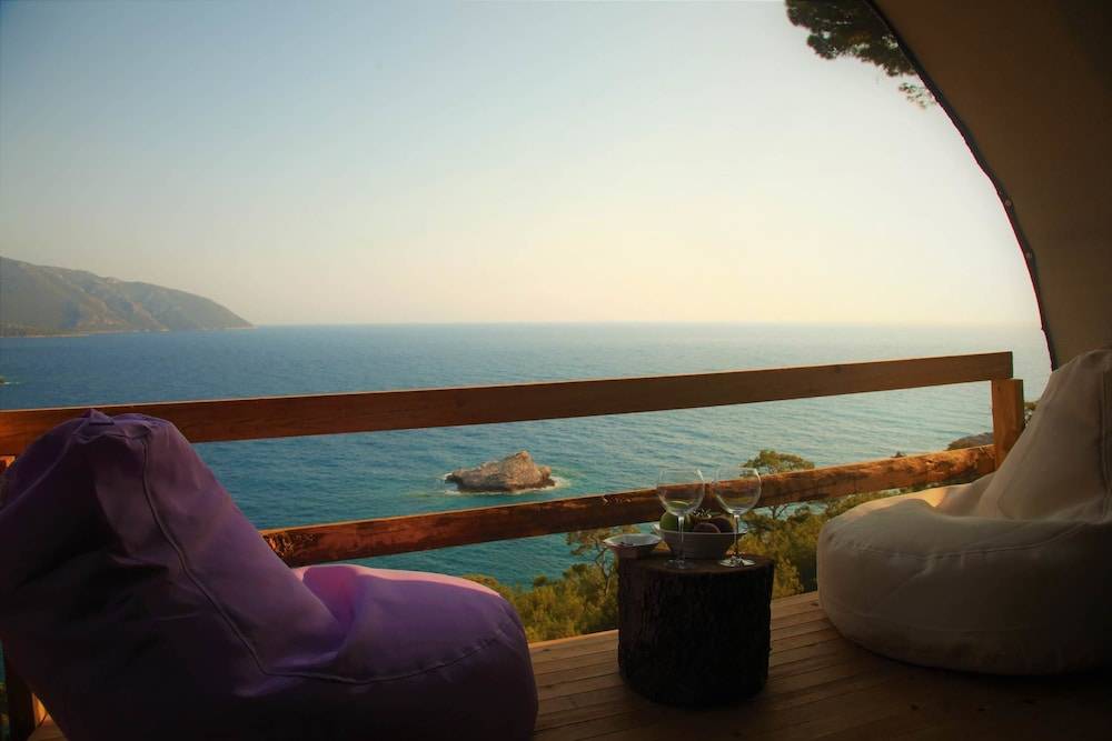 Cosmos Lounge 1