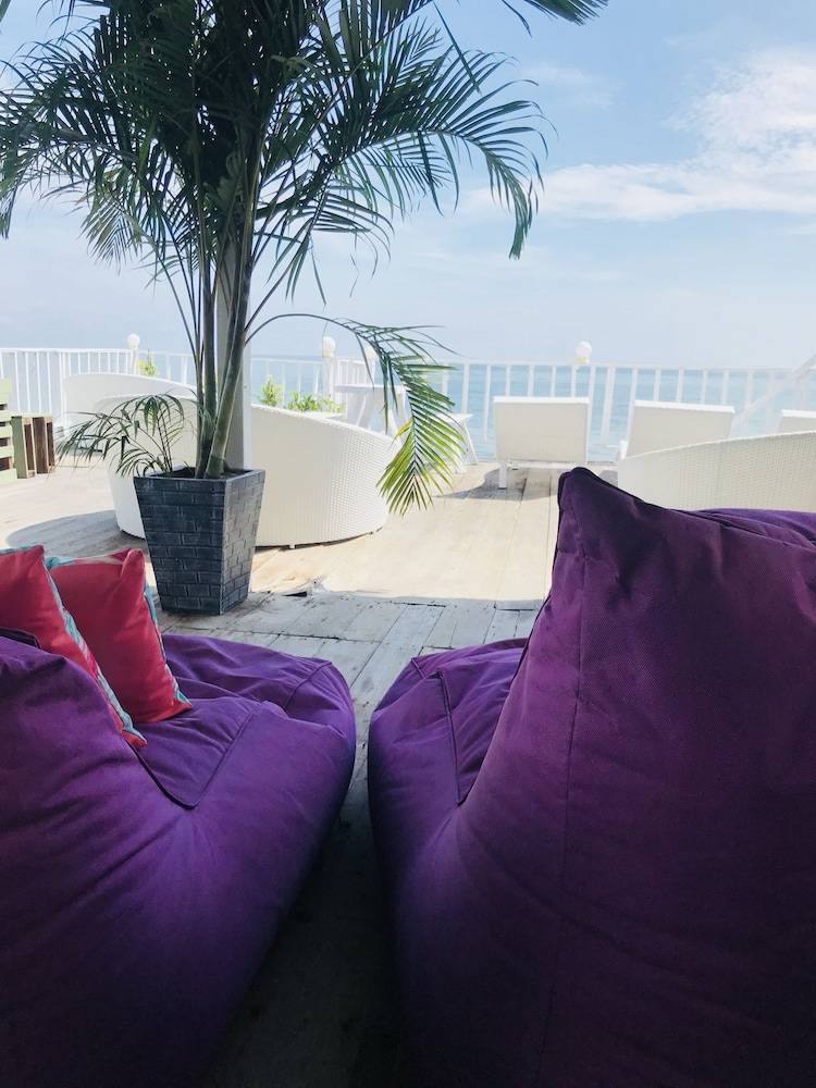 Karoon Sea View Lodge 1