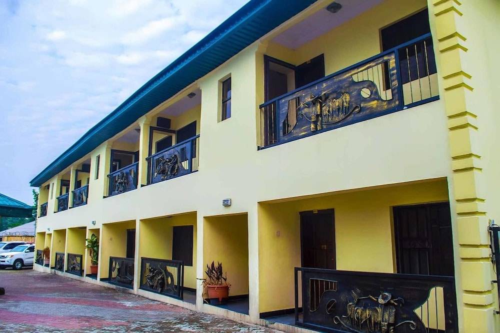 Keves Inn and Suites 1