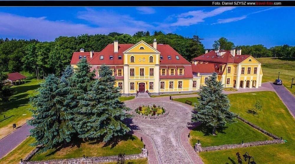 Pałac w Rymaniu 1