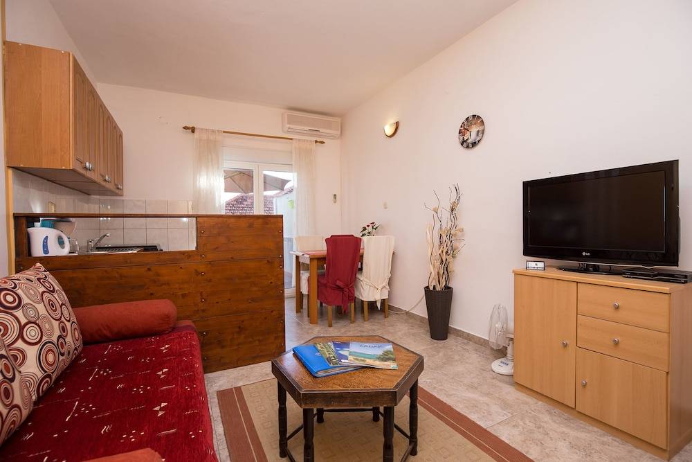 Apartments & Rooms Tea 2
