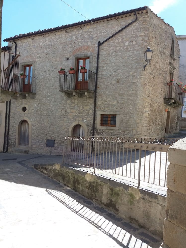 San Nicolò Holiday Home 1