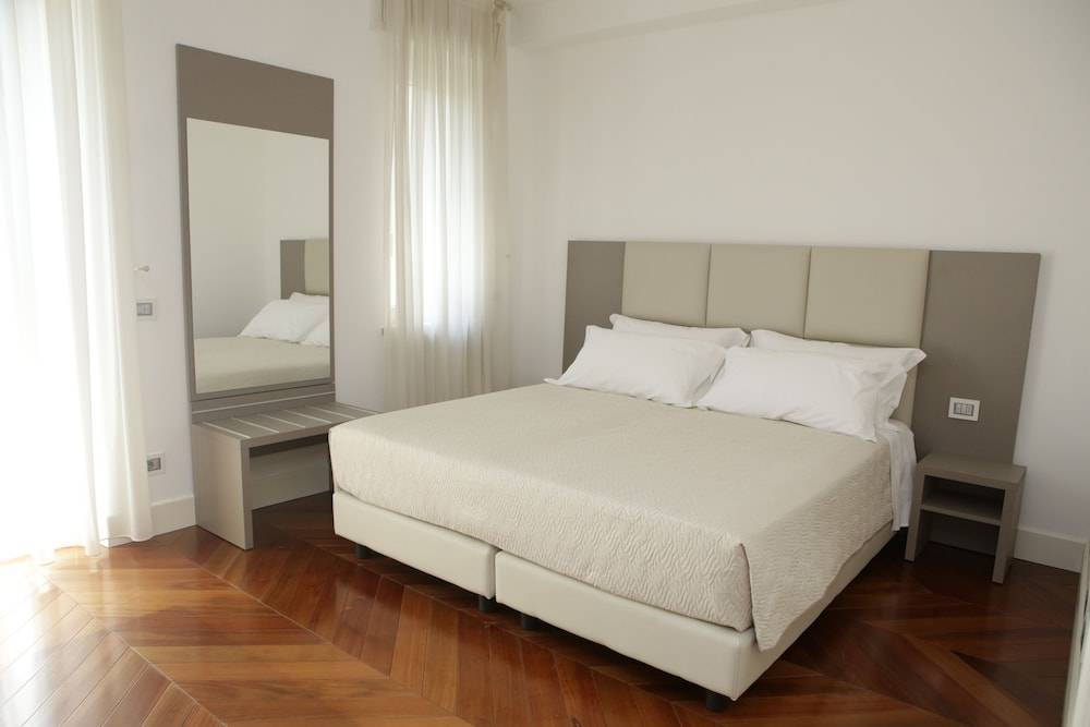 Champagne Rooms 2