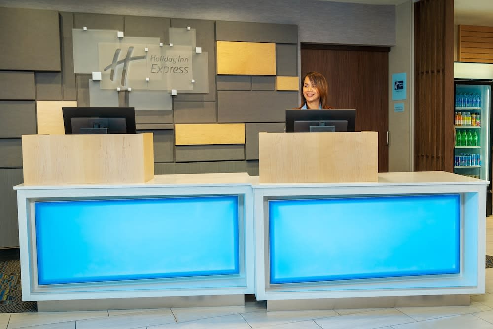 Holiday Inn Express & Suites LAS VEGAS - E TROPICANA by IHG 2