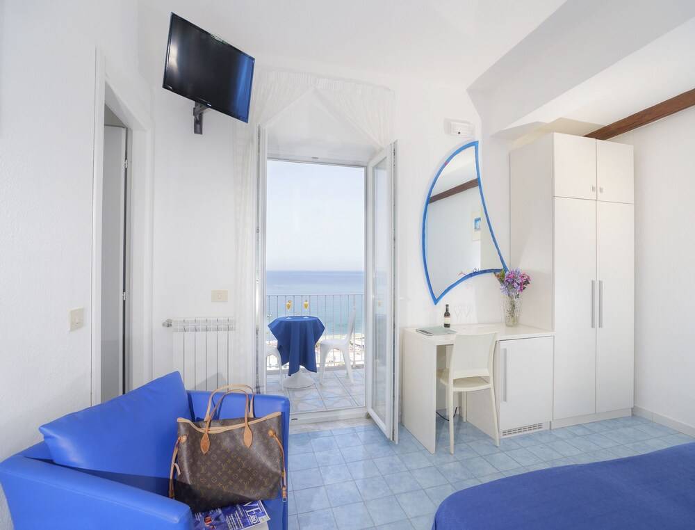 Room in B&B - Ischia-forio, in 4 Under the Sign of Relaxation and Well-being 2