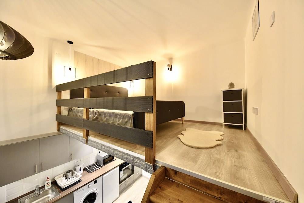 Cute gallery apartment close to the Basilica, Queen 2