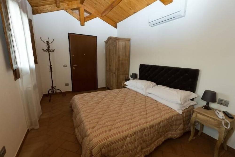 Il Casale Del Giglio 2