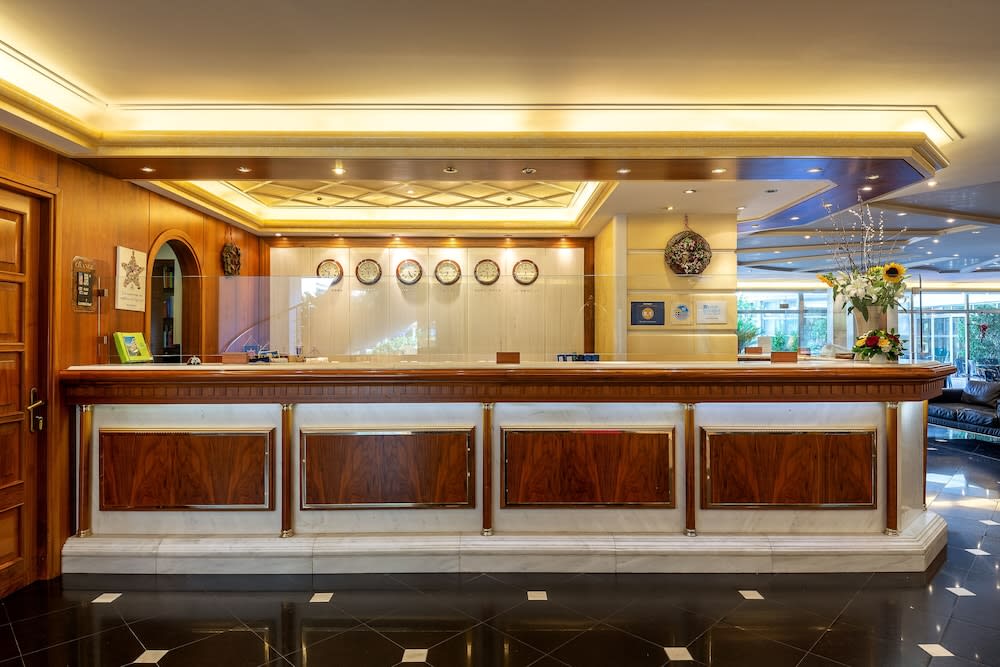 Oasis Hotel Apartments 2