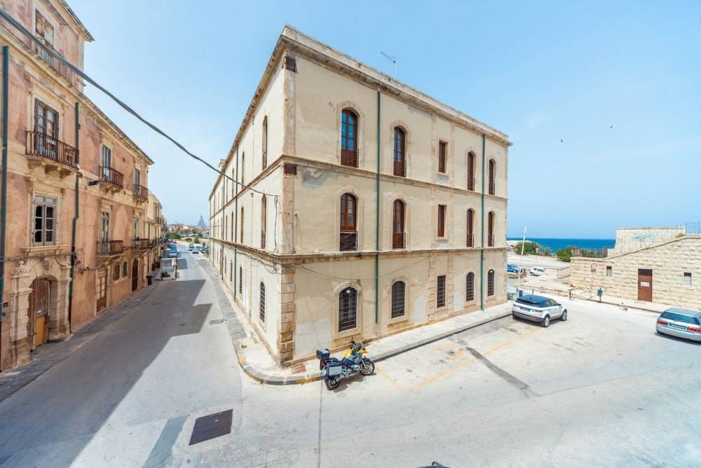 GuestHost - Ortigia Promenade 1