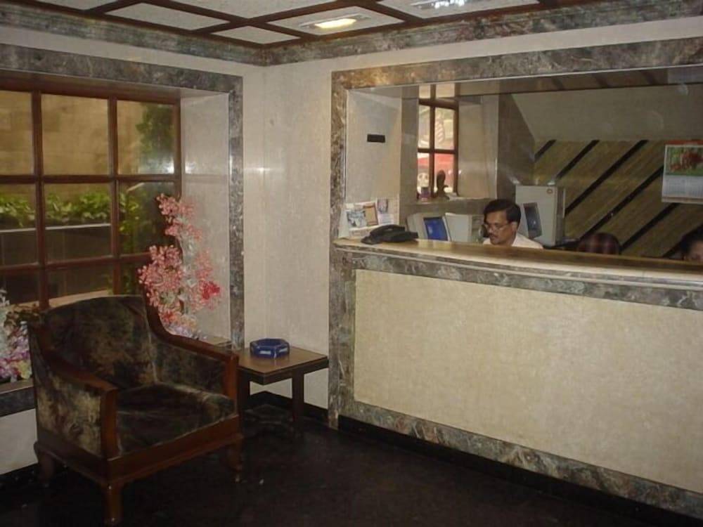 Pals Hotel 2