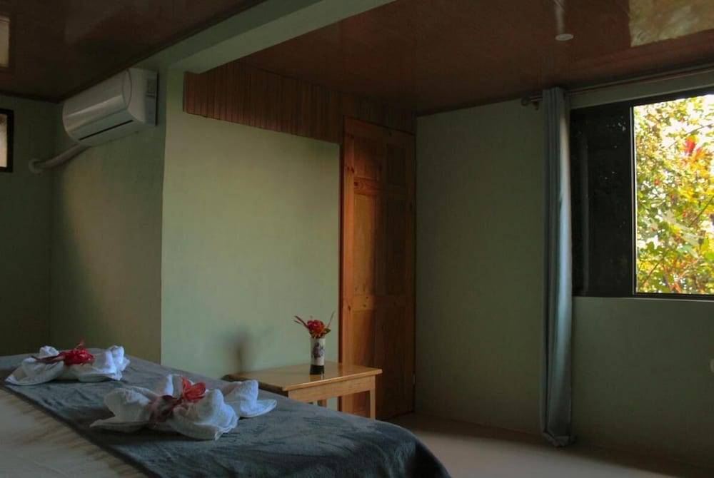 Motmot, Double Large Room With air Conditioning and sea View 2