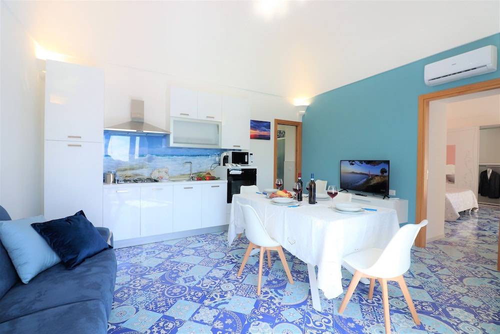 De Vivo Realty - Mary's Apartments 1