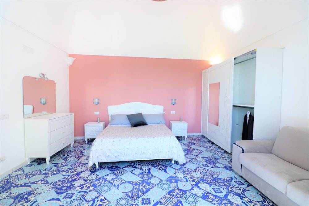 De Vivo Realty - Mary's Apartments 2