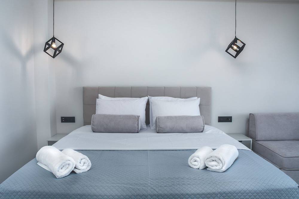 Dionisos Luxury Suites 2