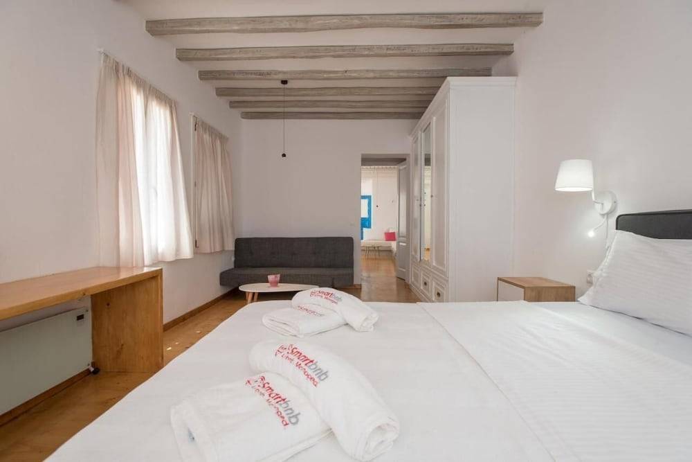Luxury Sea View Apartment w shared pool 2