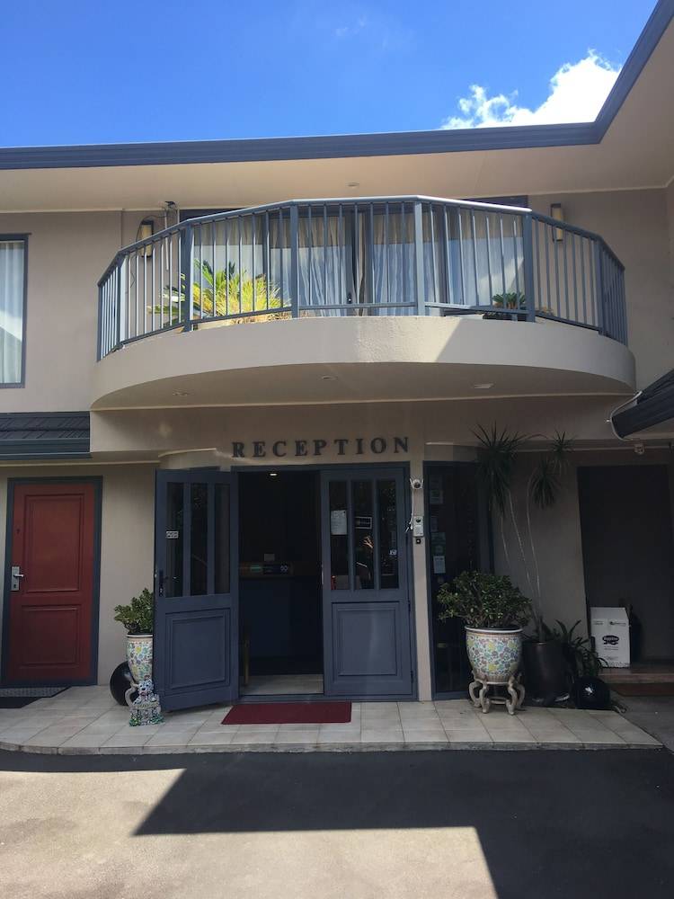 Cornwall Park Motor Inn 1