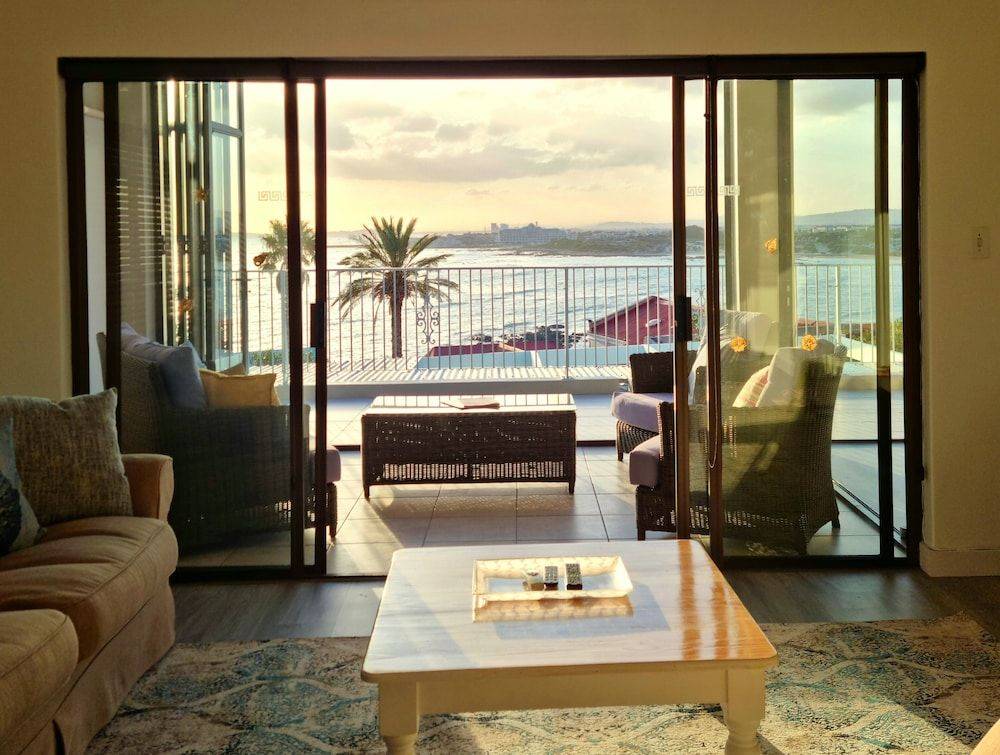 'Die Braaihuis'- sleeps 6, Large Veranda, Sea Views, Central and Fabulous! 2