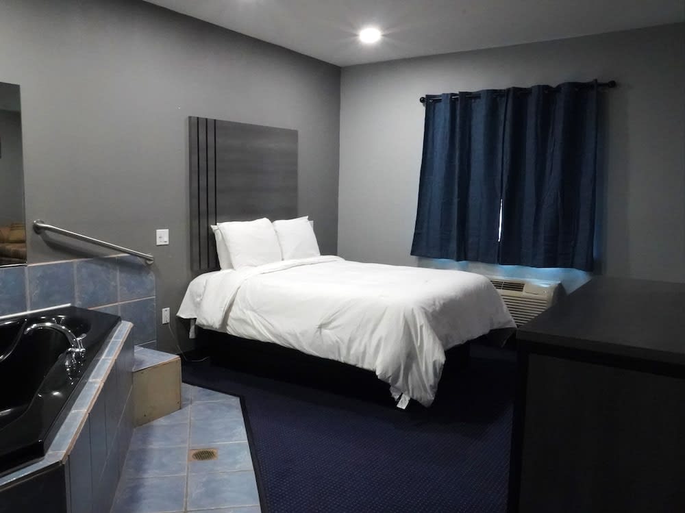 Americas Best Value Inn and Suites Bush International Airport 2